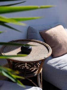 a computer mouse sitting on a table next to a couch at Casa Idalia Boutique Hotel in Comporta