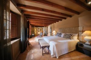 Postel nebo postele na pokoji v ubytování Hotel Valldemossa - The new brand by It Mallorca + 37 fotografií
