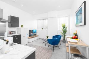 a kitchen and living room with a table and chairs at Modern Apartment in Brierley Hill - Secure Parking - Wifi & Netflix - 11O in Brierley Hill