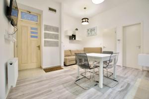 Standard Apartment by Hi5- Csengery street 1067 Budapest, 61 Csengery utca kép - 2