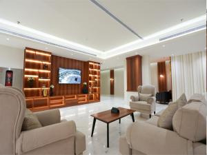 a living room with couches and a flat screen tv at شقق همس بارك للشقق المخدومة in Jeddah