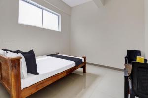 Łóżko lub łóżka w pokoju w obiekcie Super OYO SM Boarding and Lodging