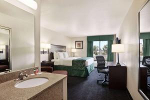 Posezení v ubytování Travelodge by Wyndham McAlester