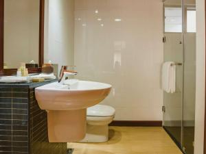 Koupelna v ubytování Mövenpick Hotel & Residences Nairobi