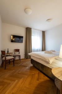 Posteľ alebo postele v izbe v ubytovaní Hotel Tanzberg Mikulov