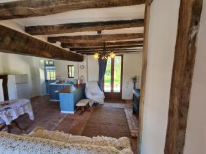 Posedenie v ubytovaní Gîte charmant en Berry avec terrasse, jardin, parking et chauffage inclus - FR-1-591-364
