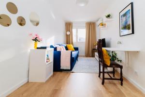 a living room with a blue couch and a table at Modern 3 bedroom Flat in Lisbon in Lisbon