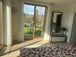 Postel nebo postele na pokoji v ubytování Apartmán s wellness službami + 35 fotografií