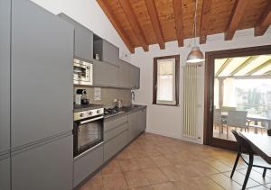 Fotografie z fotogalerie ubytování La Rocca 2-11 by Wonderful Italy v destinaci Manerba del Garda