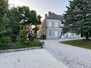 Κήπος έξω από το Domaine de la Perthuiserie