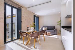 Posezení v ubytování Luxurious Duplex 2Bd 2Bth over Casa Pilatos