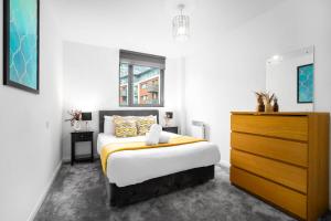 Ένα ή περισσότερα κρεβάτια σε δωμάτιο στο Large City Centre Apartment - Balcony - Free Wifi & Netflix 85S