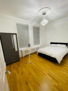 Кровать или кровати в номере VIP penthouse own bathroom one bedroom on suite