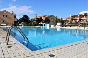 The swimming pool at or close to Spacious apartment on 2 floors - Beahost