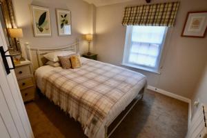 Кровать или кровати в номере Tern Quay Cottage, Birdwatching Dream! Crabpot Cottages Sheringham