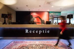 The lobby or reception area at Hampshire Hotel - Delft Centre