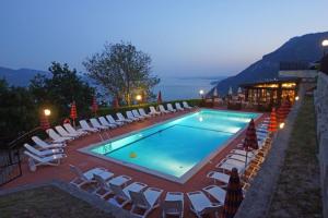 Bazén v ubytování Hotel Residence La Rotonda nebo v jeho okolí