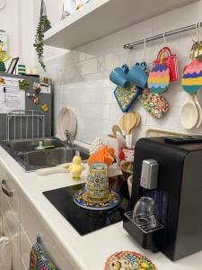 A kitchen or kitchenette at ORTIGIA 26