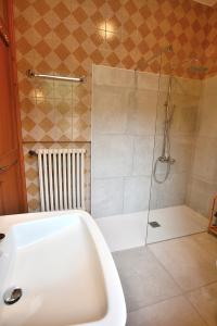 Ένα μπάνιο στο Villa Retrò +18 φωτογραφίες