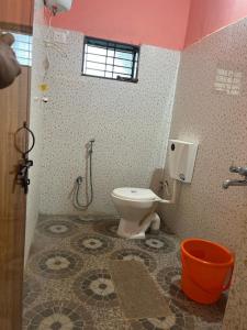 A bathroom at HostelVK Gokarna