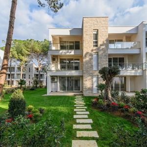 an exterior view of a building with a yard at Dune Apartments, San Pietro Resort in Lalëz