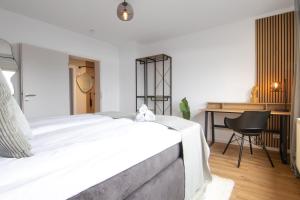 Postel nebo postele na pokoji v ubytování Stilvolle 3-Zimmer Apartments I home2share