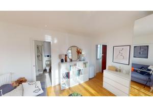 Gallery image of JOIVY Modern Studio with Eiffel Tower View in Paris