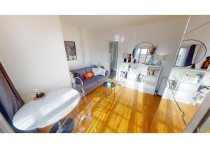 Gallery image of JOIVY Modern Studio with Eiffel Tower View in Paris