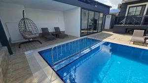a large swimming pool in a house with a house at World Cities in Kemer