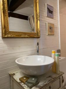 a white sink in a bathroom with a mirror at Ontika Guesthouse in Ontika Asundus