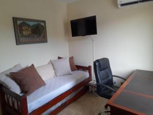 a living room with a couch and a chair at Condominio Binacional in Santana do Livramento