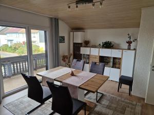 a kitchen and dining room with a table and chairs at Ferienwohnung Harmonie in Sulzbach