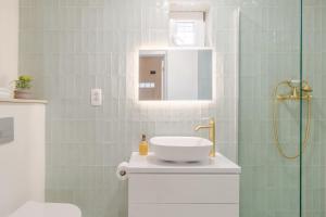a bathroom with a sink and a shower at Apartament Ultra-Central Premium cu Parcare Gratuita pe Malul Crisului in Oradea +20 photos