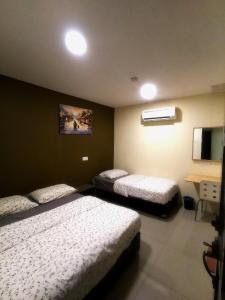 Katil atau katil-katil dalam bilik di Rasah Jaya 11 ppl homestay