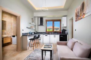 a living room with a couch and a kitchen at Acer Living Home Cappadocia in Ortahisar