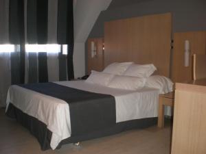 Posteľ alebo postele v izbe v ubytovaní Hotel Faro Salazón