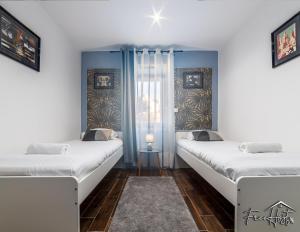 two beds in a room with blue walls at Marvel House - Disneyland 5min, Private Parking, Terrace in Magny-le-Hongre