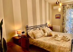A bed or beds in a room at Agriturismo con cucina Il Favaio
