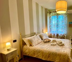A bed or beds in a room at Agriturismo con cucina Il Favaio