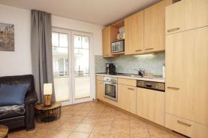 Kuchyň nebo kuchyňský kout v ubytování strandnahe Ferienwohnung mit 2 Balkonen - Haus am Kurpark FeWo 12