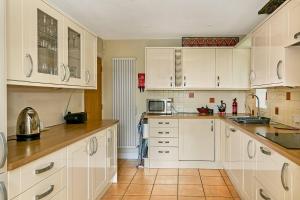 Η κουζίνα ή μικρή κουζίνα στο Pass the Keys Cosy Bliss Lodge 5 min walk to Chipping Norton +13 φωτογραφίες