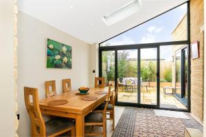 Αίθριο ή υπαίθριος χώρος στο Pass the Keys Cosy Bliss Lodge 5 min walk to Chipping Norton
