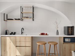 Olvos Luxury Suites的厨房或小厨房