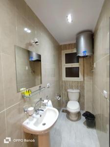 a bathroom with a toilet and a sink at Alaaeldein pyramids Land inn in Cairo