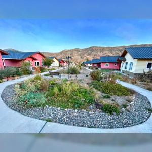 a row of houses with a garden in the street at Corinto Tempo in Esquel