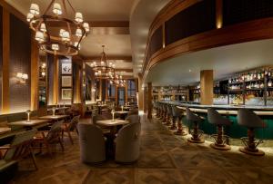 Lounge atau bar di The Sebastian - Vail