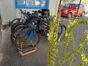 a group of bikes parked next to a building at Cindy Se Huisie in Merweville in Merweville