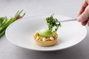 Makanan di atau berdekatan hotel
