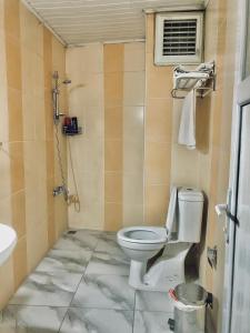 a bathroom with a toilet and a sink at YAŞAR OTEL in Mersin