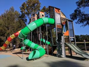 um parque infantil com escorrega num parque em Sydney Charm & Blissful Casa - 2 min walk to bus 10 min drive to Sydney Olympic Park em Sydney